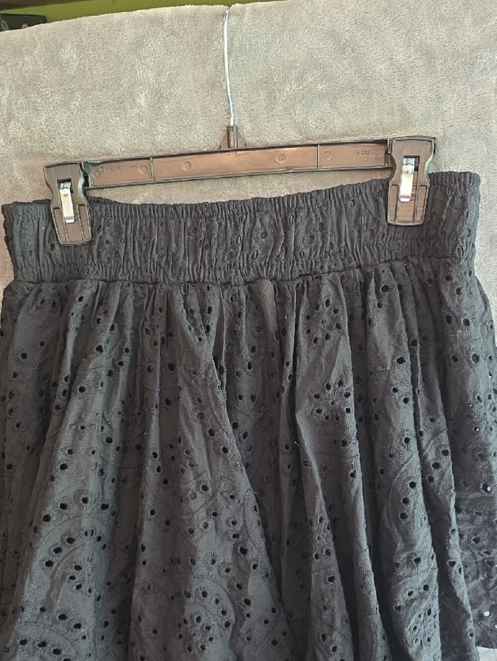 Women’s Black Eyelet Tiered Skirt. Size Medium - Picture 4 of 9
